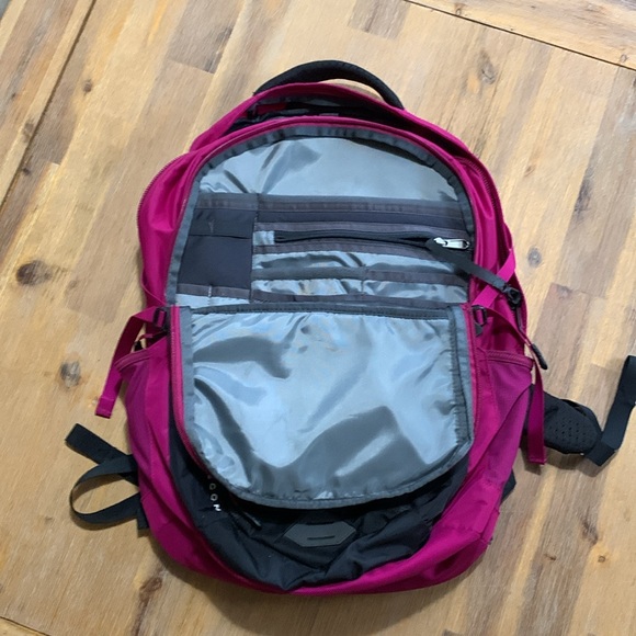 THE NORTH FACE Recon Backpack - pink and black lightly used - Picture 3 of 11